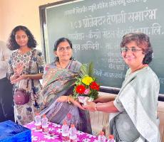 कॉलेज ला LCD प्रोजेक्टर भेट कार्यक्रम 